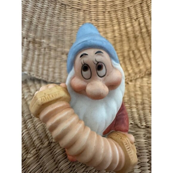 Vintage Disney Snow White, and the seven dwarfs bashful figurine - Picture 2 of 6
